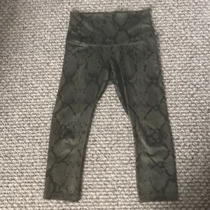 Lululemon Wunder Under Leggings Size 8